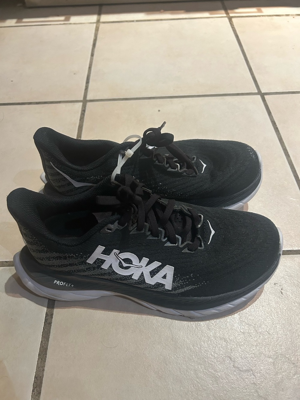 Women’s Hoka One One Mach 5 Running Shoes Sz 6D wide